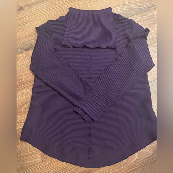 Purple loose turtleneck sweater, never used - Picture 2 of 3